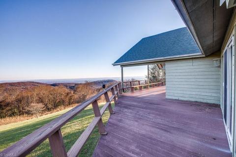 37 Graypointe Ln, Roaring Gap, NC 28668 photo 8