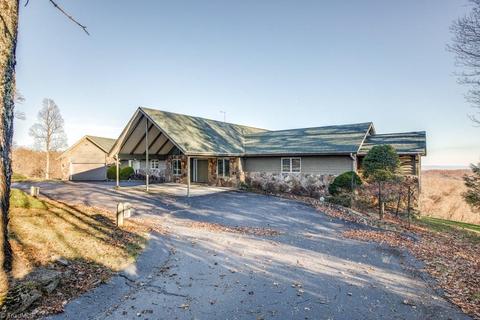 37 Graypointe Ln, Roaring Gap, NC 28668 photo 4
