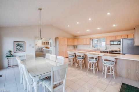37 Graypointe Ln, Roaring Gap, NC 28668 photo 17