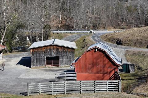 318 Lewis Fork Baptist Church Rd, Purlear, NC 28665 photo 4
