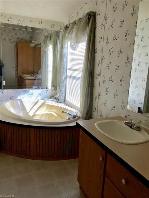 6802 Wright Rd, Thomasville, NC 27360 photo 8