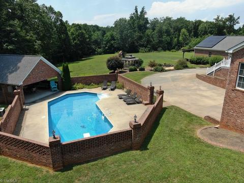161 W Dodson Mill Rd, Pilot Mountain, NC 27041 photo 6