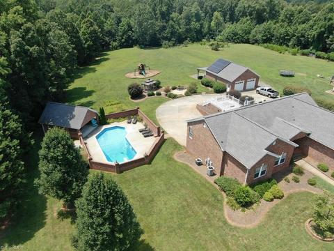 161 W Dodson Mill Rd, Pilot Mountain, NC 27041 photo 3