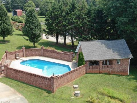 161 W Dodson Mill Rd, Pilot Mountain, NC 27041 photo 7