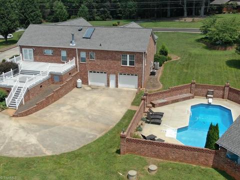 161 W Dodson Mill Rd, Pilot Mountain, NC 27041 photo 4