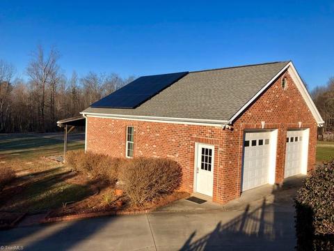 161 W Dodson Mill Rd, Pilot Mountain, NC 27041 photo 9