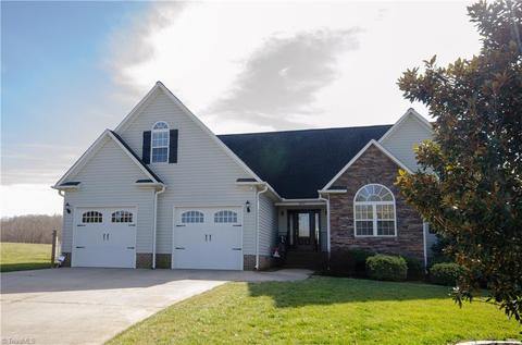 2914 Clear Ridge Dr, Trinity, NC 27370 photo 2