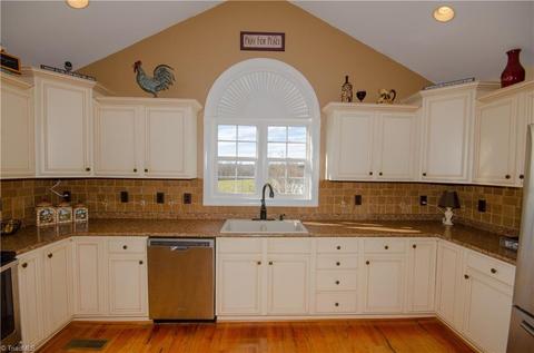 2914 Clear Ridge Dr, Trinity, NC 27370 photo 9