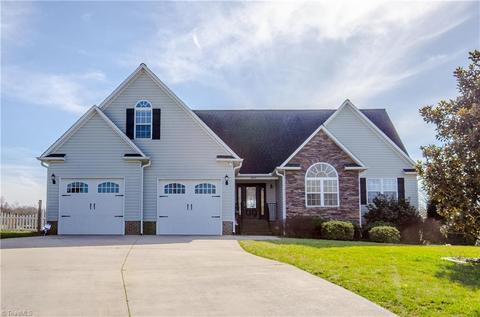 2914 Clear Ridge Dr, Trinity, NC 27370 photo 1