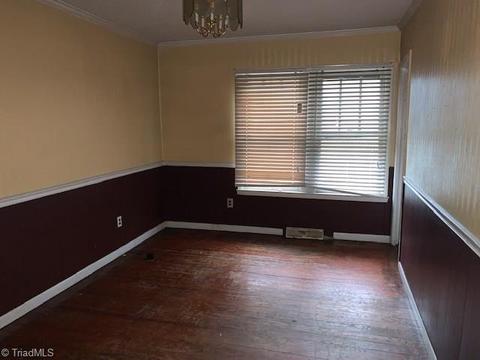 207 Spring St, Thomasville, NC 27360 photo 8