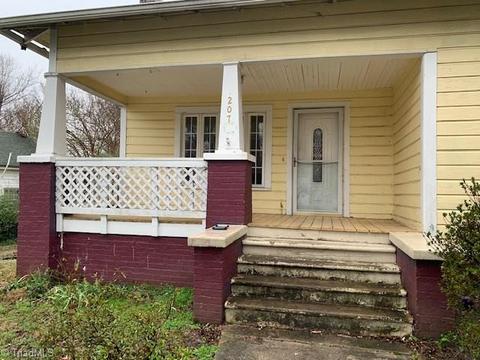 207 Spring St, Thomasville, NC 27360 photo 3