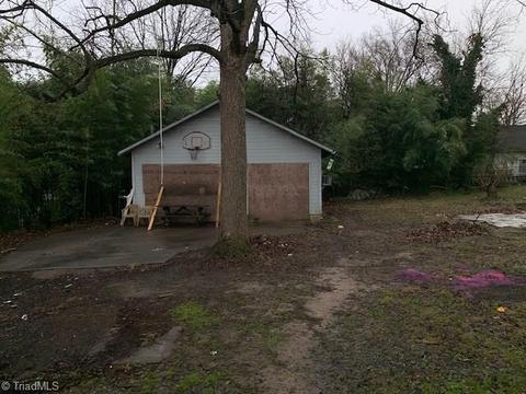 207 Spring St, Thomasville, NC 27360 photo 14