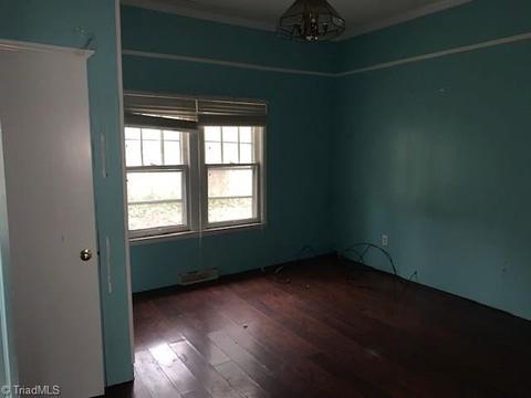 207 Spring St, Thomasville, NC 27360 photo 7