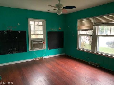 207 Spring St, Thomasville, NC 27360 photo 5