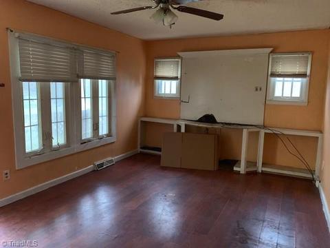 207 Spring St, Thomasville, NC 27360 photo 4