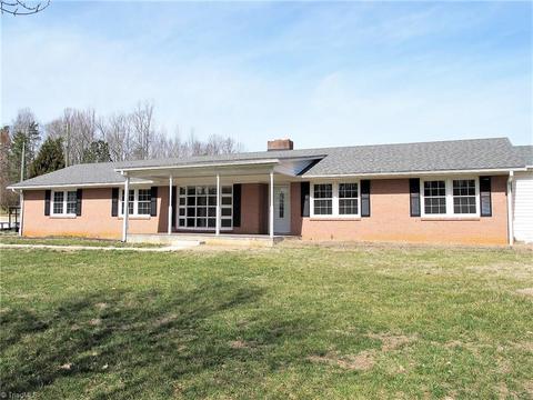 1026 Central Rd, Clemmons, NC 27012 photo 1
