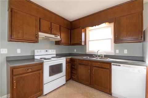 861 Lakeview Dr, Dobson, NC 27017 photo 8