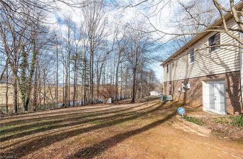 861 Lakeview Dr, Dobson, NC 27017 photo 6