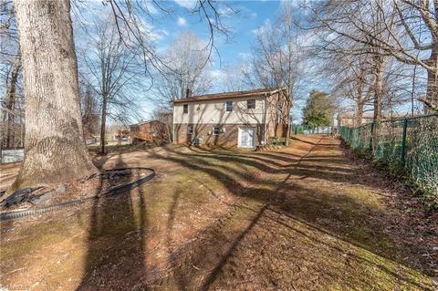 861 Lakeview Dr, Dobson, NC 27017 photo 4