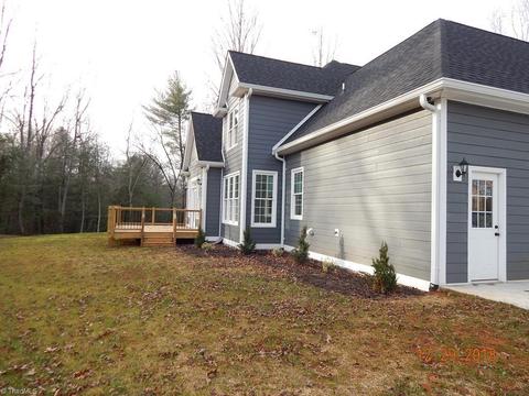 364 Burberry Dr, Purlear, NC 28665 photo 17
