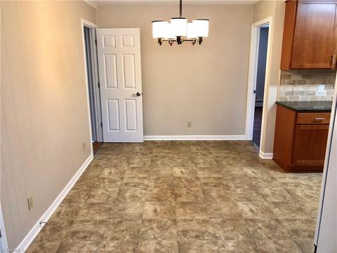 1824 Chestnut Dr, High Point, NC 27262 photo 15
