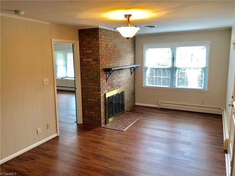 1824 Chestnut Dr, High Point, NC 27262 photo 9