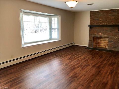 1824 Chestnut Dr, High Point, NC 27262 photo 8