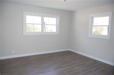 812 Pine Circle Dr, High Point, NC 27265 photo 9
