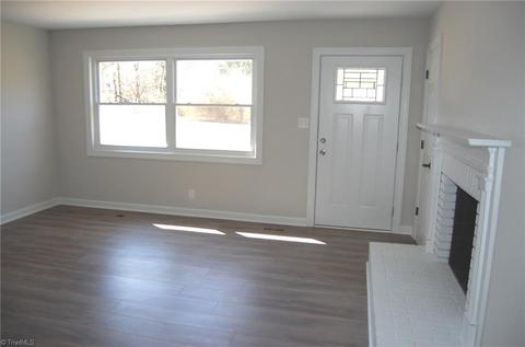 812 Pine Circle Dr, High Point, NC 27265 photo 4