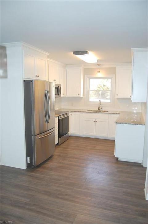 812 Pine Circle Dr, High Point, NC 27265 photo 5
