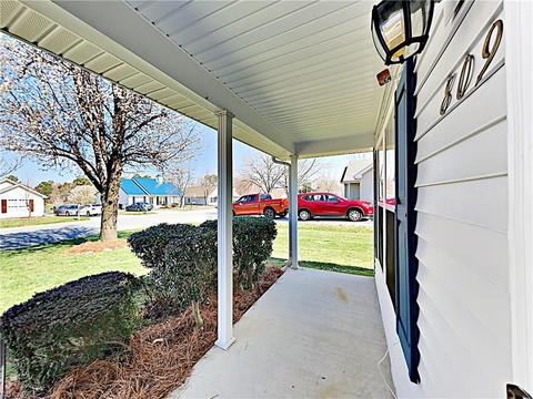 809 Banner Oak Ct Greensboro Nc 27406 Mls 921885 Movoto Com
