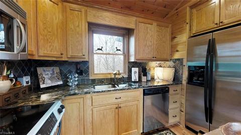 1705 Buck Mountain Rd, Purlear, NC 28665 photo 8