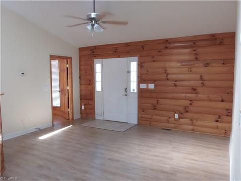 1070 Old Vfw Rd, Pinnacle, NC 27043 photo 9