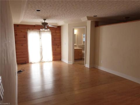 1070 Old Vfw Rd, Pinnacle, NC 27043 photo 11