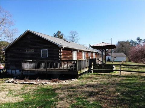 1070 Old Vfw Rd, Pinnacle, NC 27043 photo 2