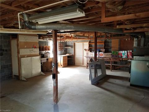 3991 E Pine St, Mount Airy, NC 27030 photo 7