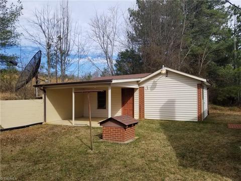 3991 E Pine St, Mount Airy, NC 27030 photo 3