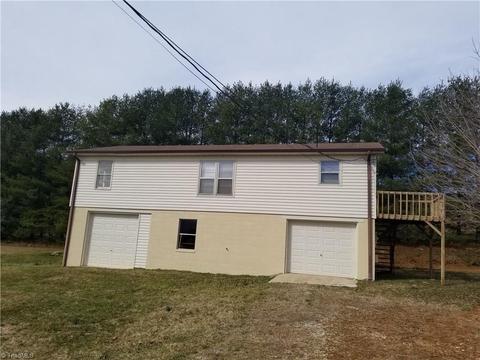 3991 E Pine St, Mount Airy, NC 27030 photo 2