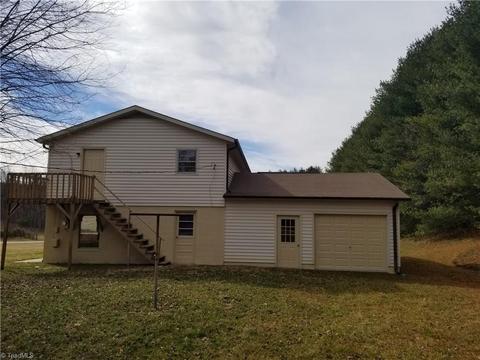 3991 E Pine St, Mount Airy, NC 27030 photo 4