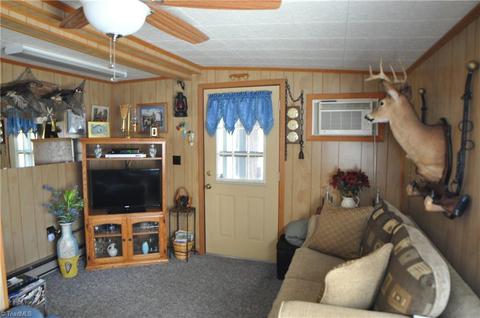137 Phillips Gap Rd, Purlear, NC 28665 photo 4