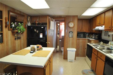 137 Phillips Gap Rd, Purlear, NC 28665 photo 6