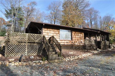 137 Phillips Gap Rd, Purlear, NC 28665 photo 1