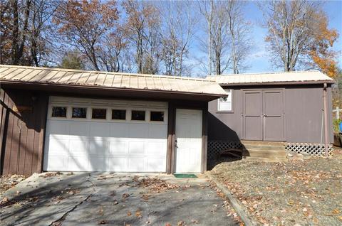 137 Phillips Gap Rd, Purlear, NC 28665 photo 12