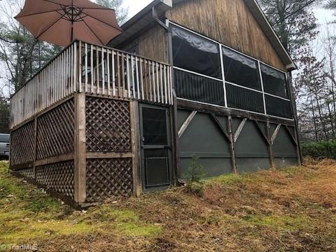 685 Staghorn Rd, Purlear, NC 28665 photo 2