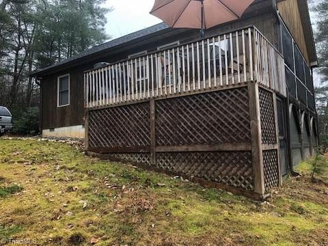 685 Staghorn Rd, Purlear, NC 28665 photo 1