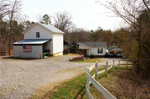 2045 Ray Loop Rd, Westfield, NC 27053 photo 2