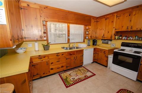 622 E Stadium Dr, Eden, NC 27288 photo 13