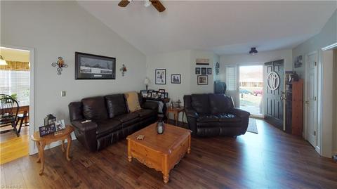 109 Asheview Ct, King, NC 27021 photo 5