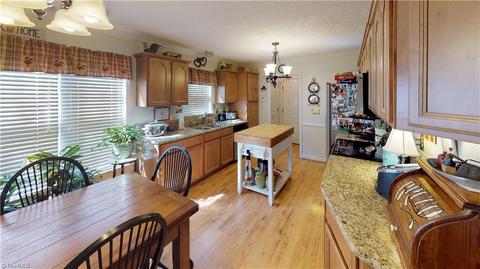 109 Asheview Ct, King, NC 27021 photo 7