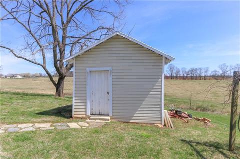 2280 Murray Rd, State Road, NC 28676 photo 8